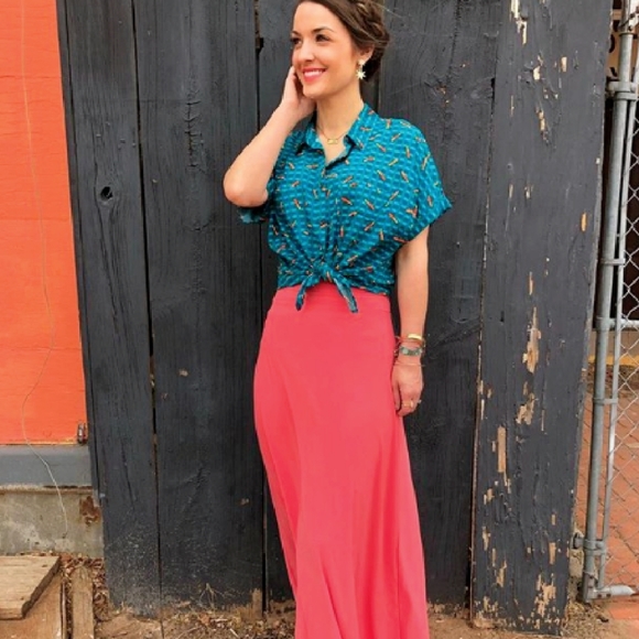 SALE 4/$30 LuLaRoe Amy Checkered Lipstick Top - Picture 2 of 7